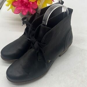 Clarks Black Leather Lace Up Heeled Ankle Bootie Size 6 BAB4288E